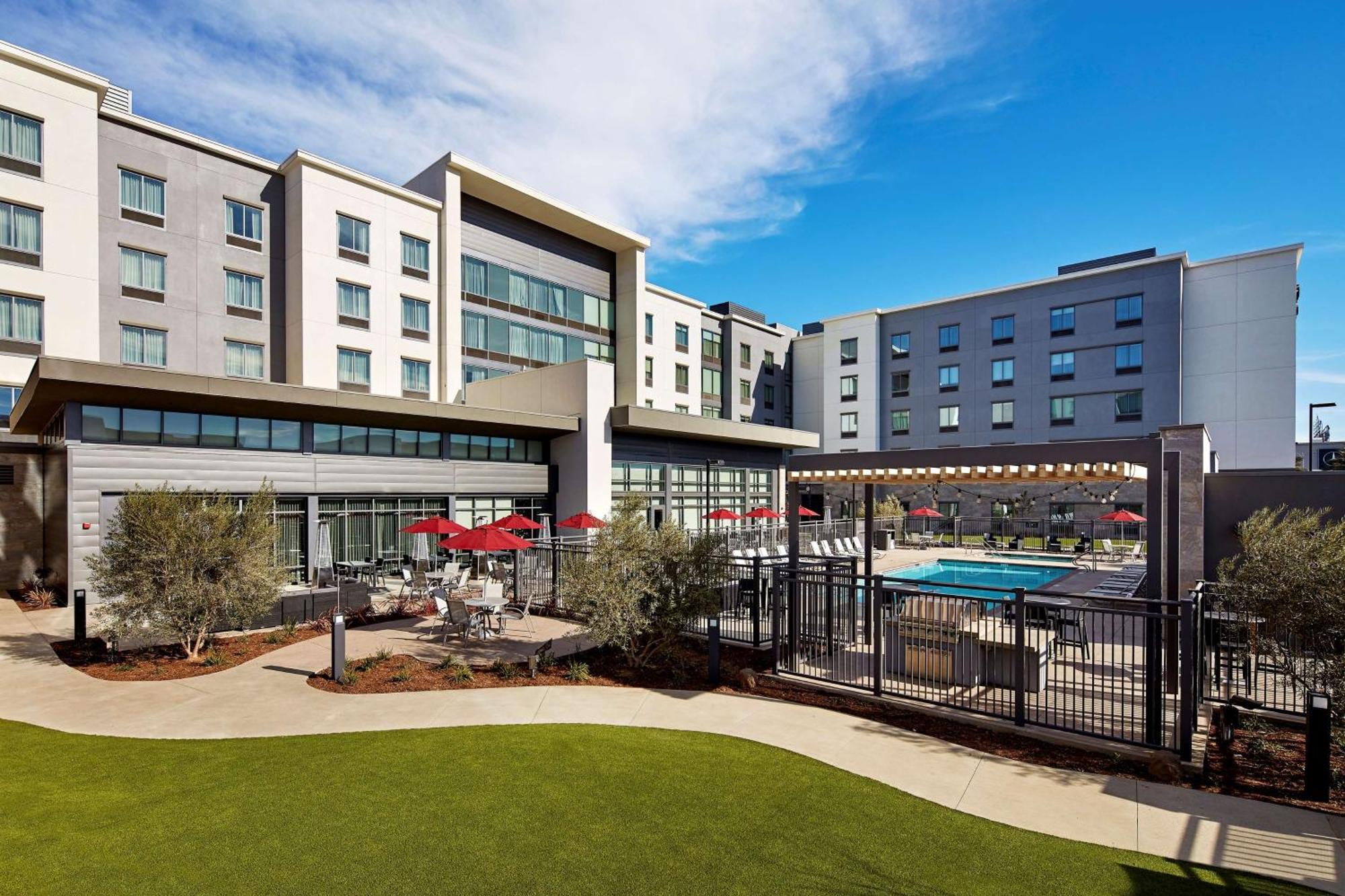 Hampton Inn Long Beach Airport, Ca Exteriör bild